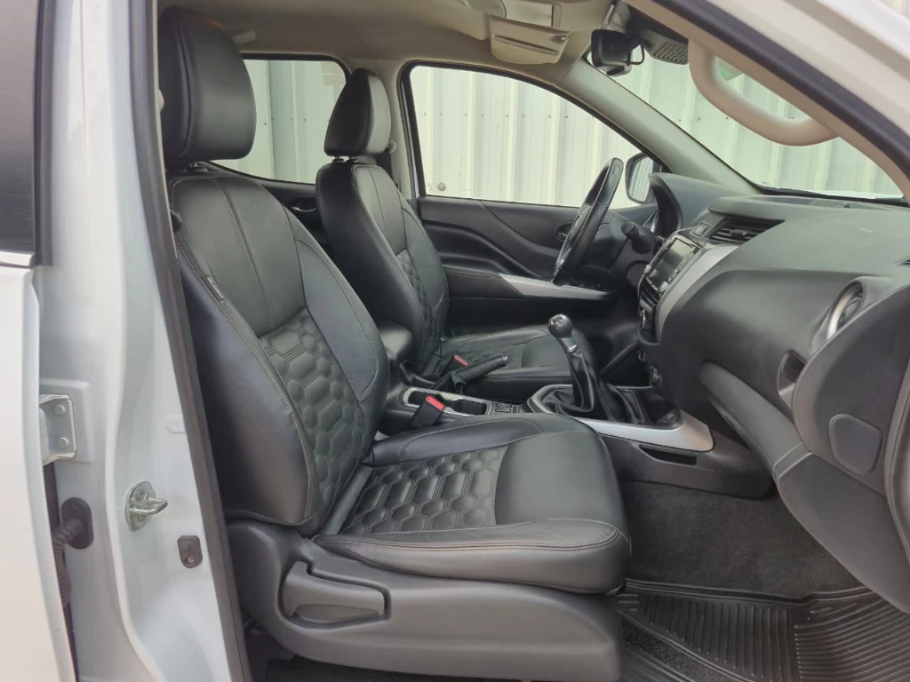 Nissan Navara Navara Le Mt Dcab Mt 4x4 2.3 año 2023