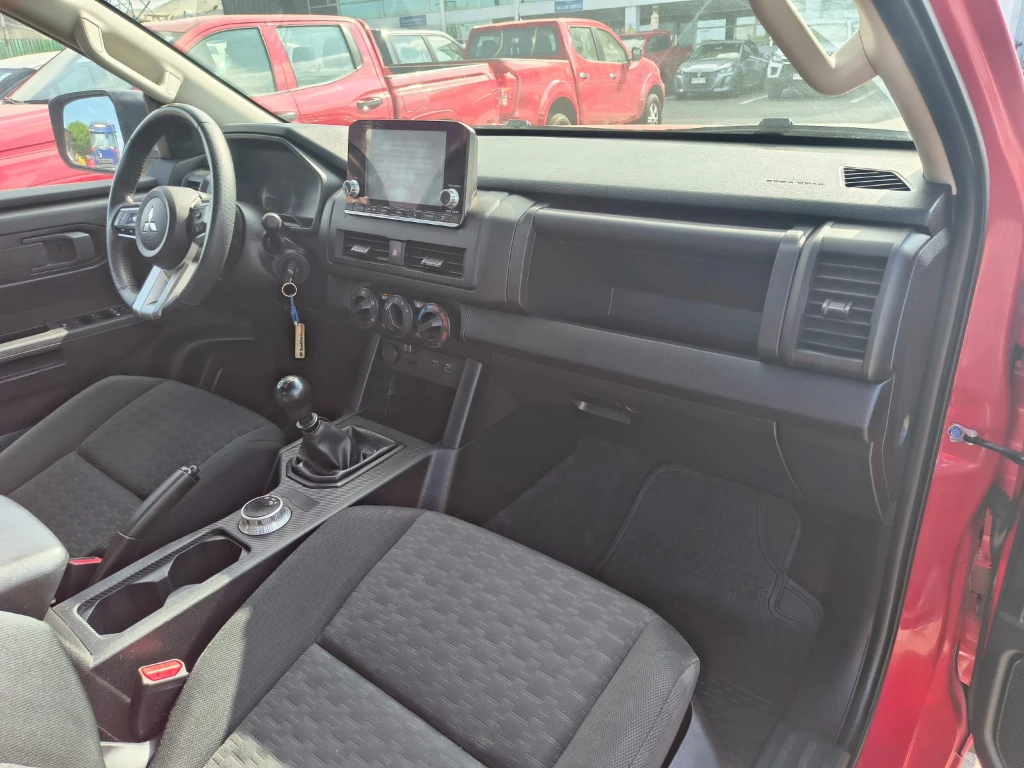 Mitsubishi L200 Katana D/c 2.4 Tdi Mt Xrt 4x4 año 2024