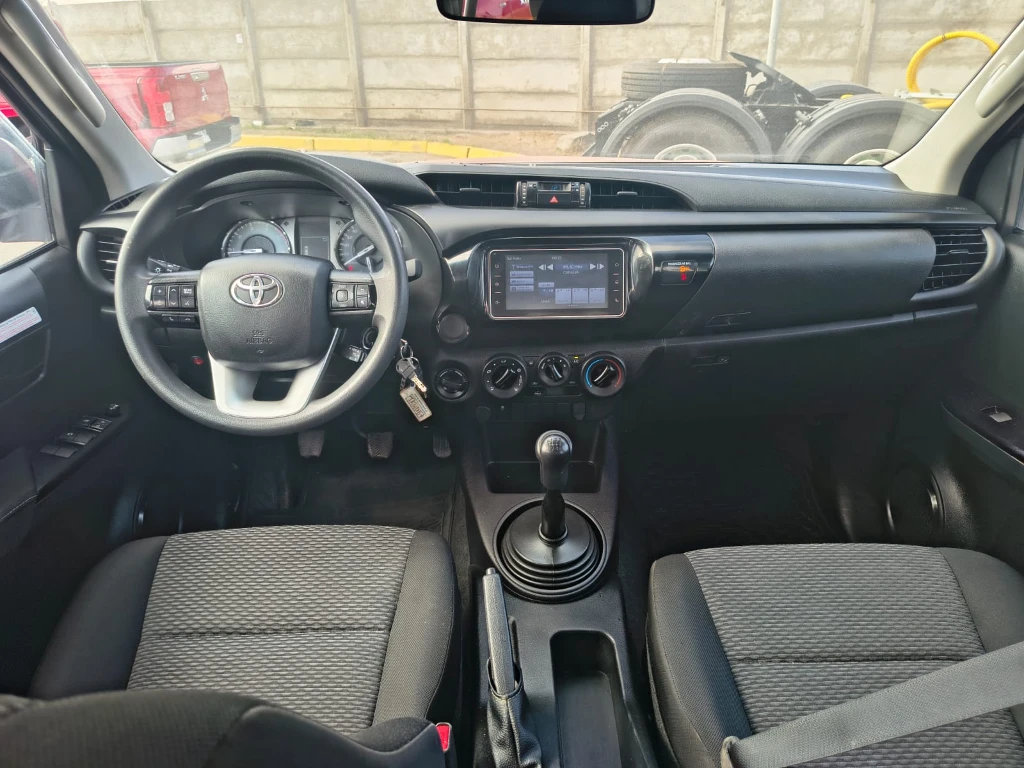 Toyota Hilux Dc 4x4 2.4 D Dx Mt año 2024