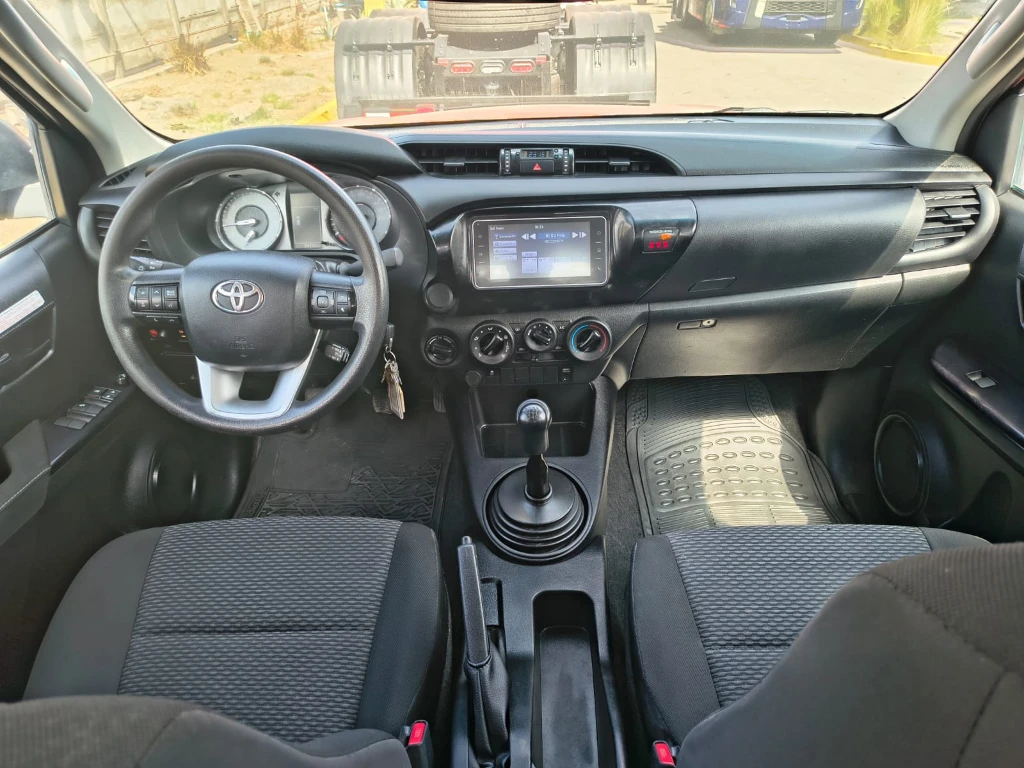 Toyota Hilux Dc 4x4 2.4 D Dx Mt año 2024