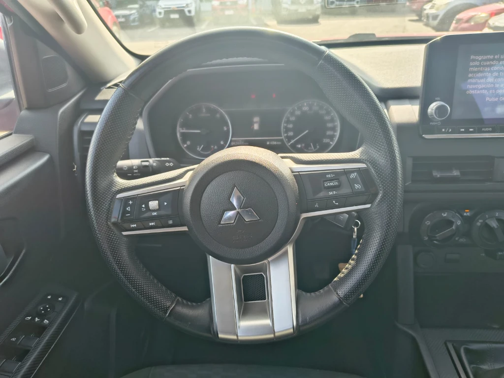 Mitsubishi L200 Katana D/c 2.4 Tdi Mt Xrt 4x4 año 2024