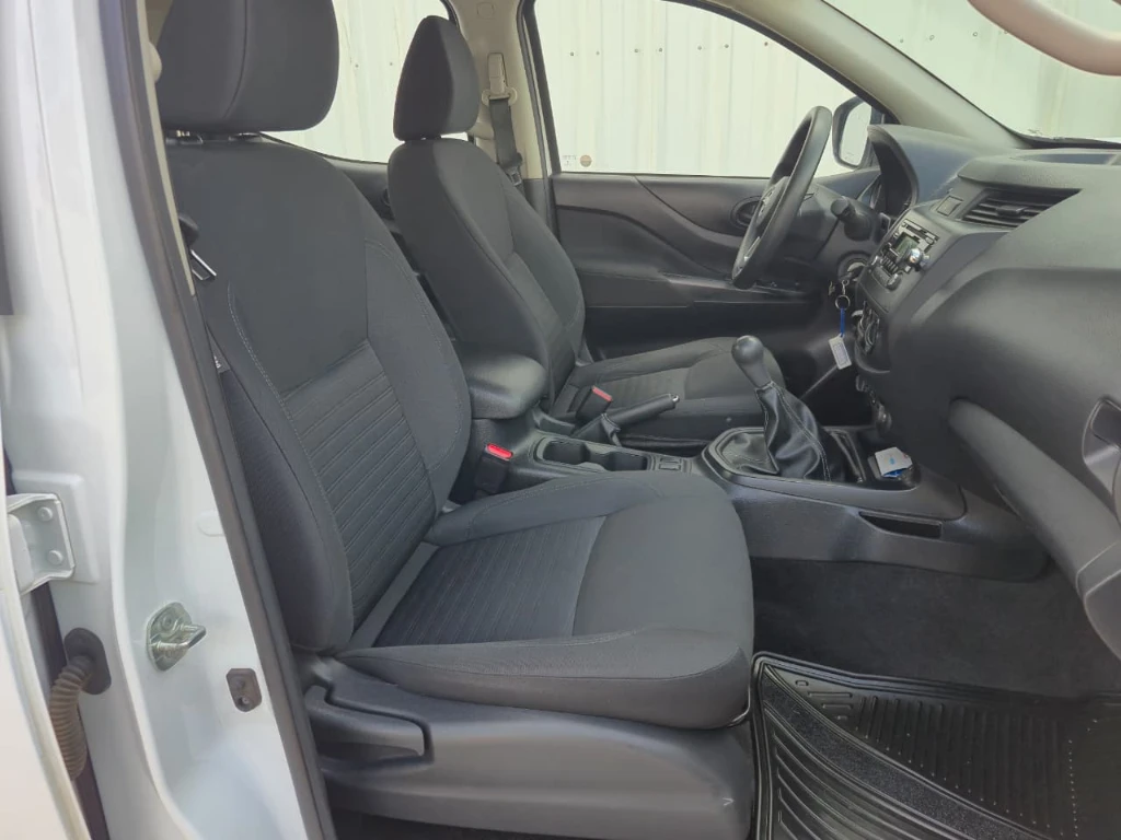 Nissan Navara Navara Se D Cab Mt 4x4 2.3 año 2023