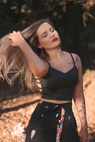Anestop attractive beautiful woman