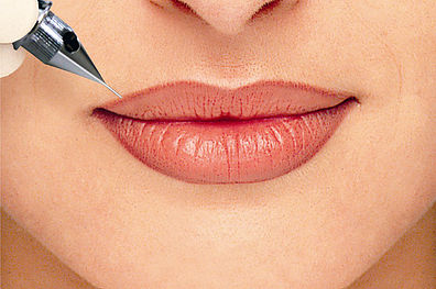 Lip's permanent make up
