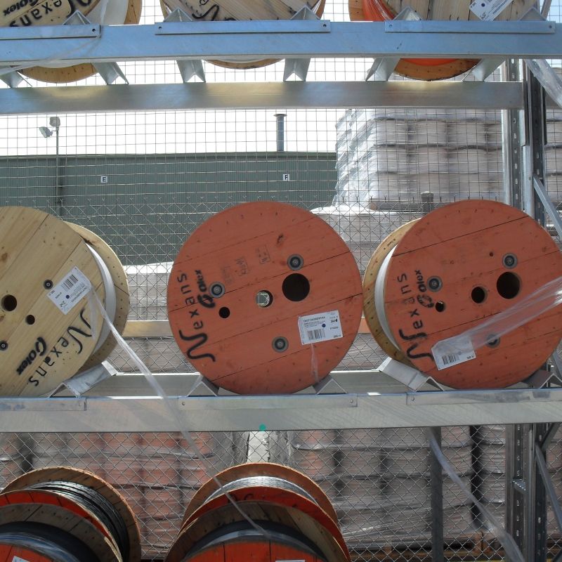 Example of 838mm Coil/Drum Support when in use outdoor - closed up view.