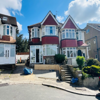 3 BEDROOM HOUSE FOR RENT
                                        London, NW2