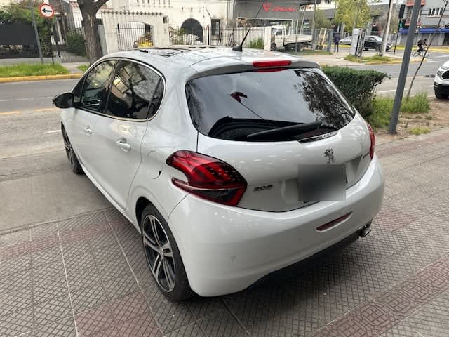 PEUGEOT 208 1.2 Active Pack Puretech 110 Hp E6 At año 2017