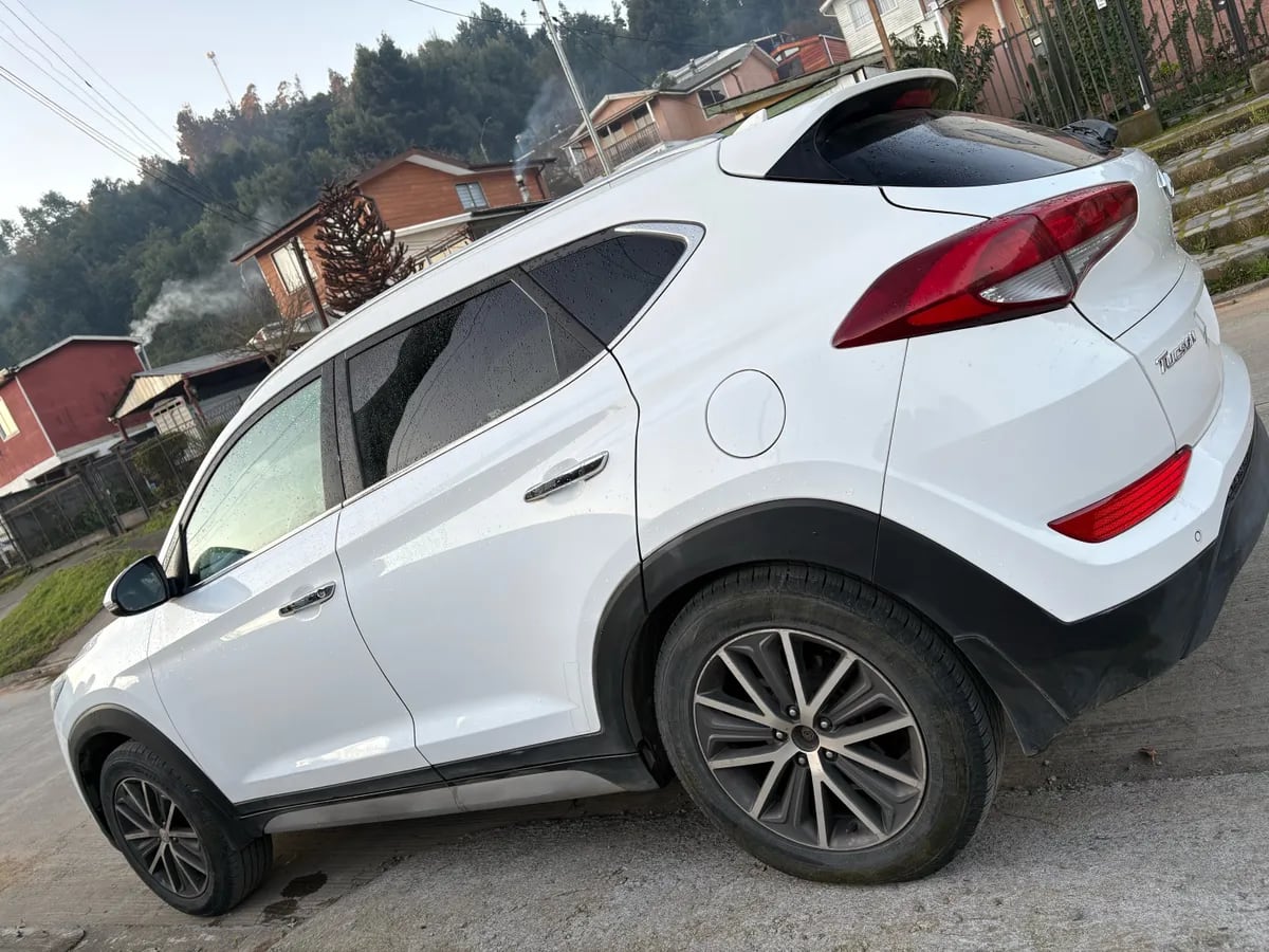 HYUNDAI TUCSON 2.0 Lm P/e 5dr Gl Ac 2ababs At 4x4 año 2017