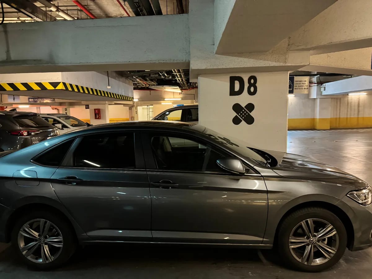 VOLKSWAGEN JETTA 1.4 Comfortline Sky At año 2024