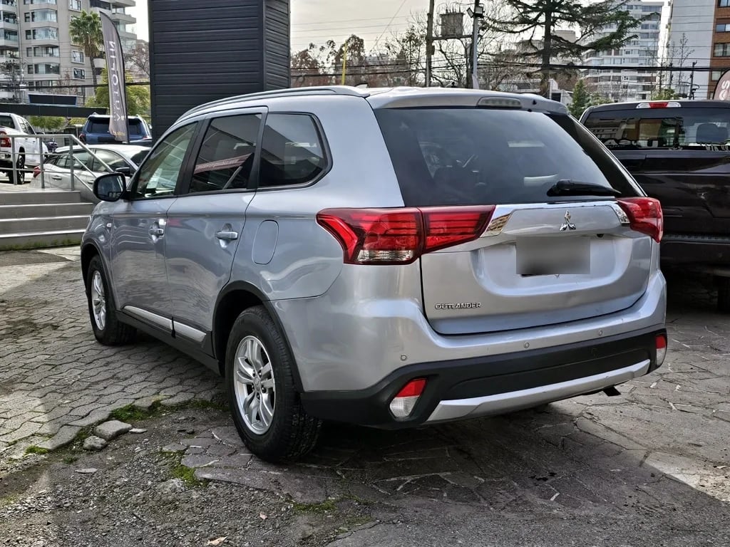 MITSUBISHI OUTLANDER 2.4 Gls At 4x4 año 2017