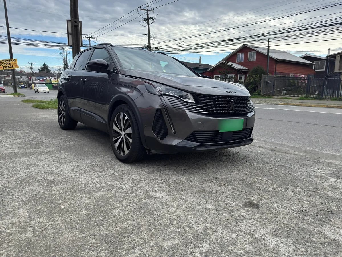 PEUGEOT 3008 1.5 Gt Black Pack Bluehdi 130 Eat8 At año 2024