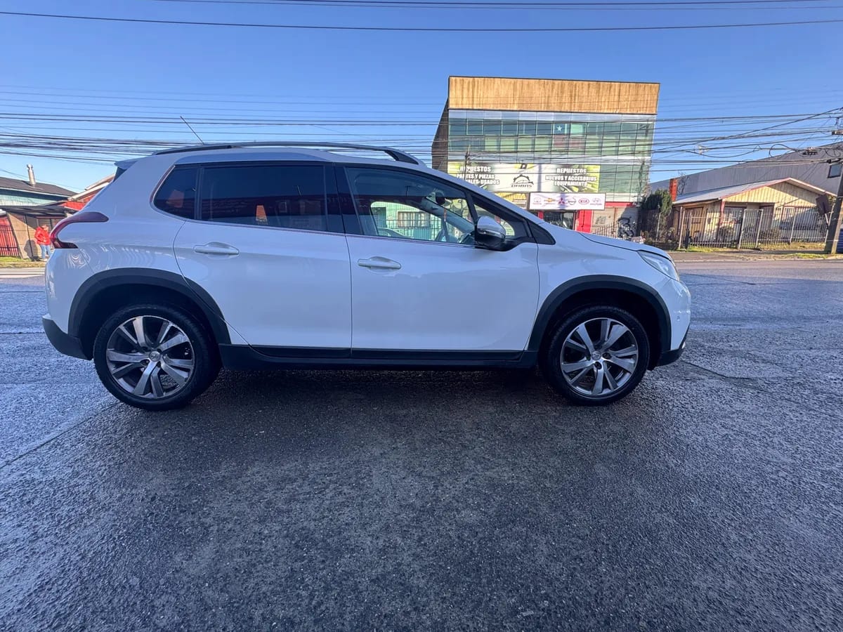 Peugeot 2008 Blue Hdi 130 Eat8 1.5 Aut año 2023