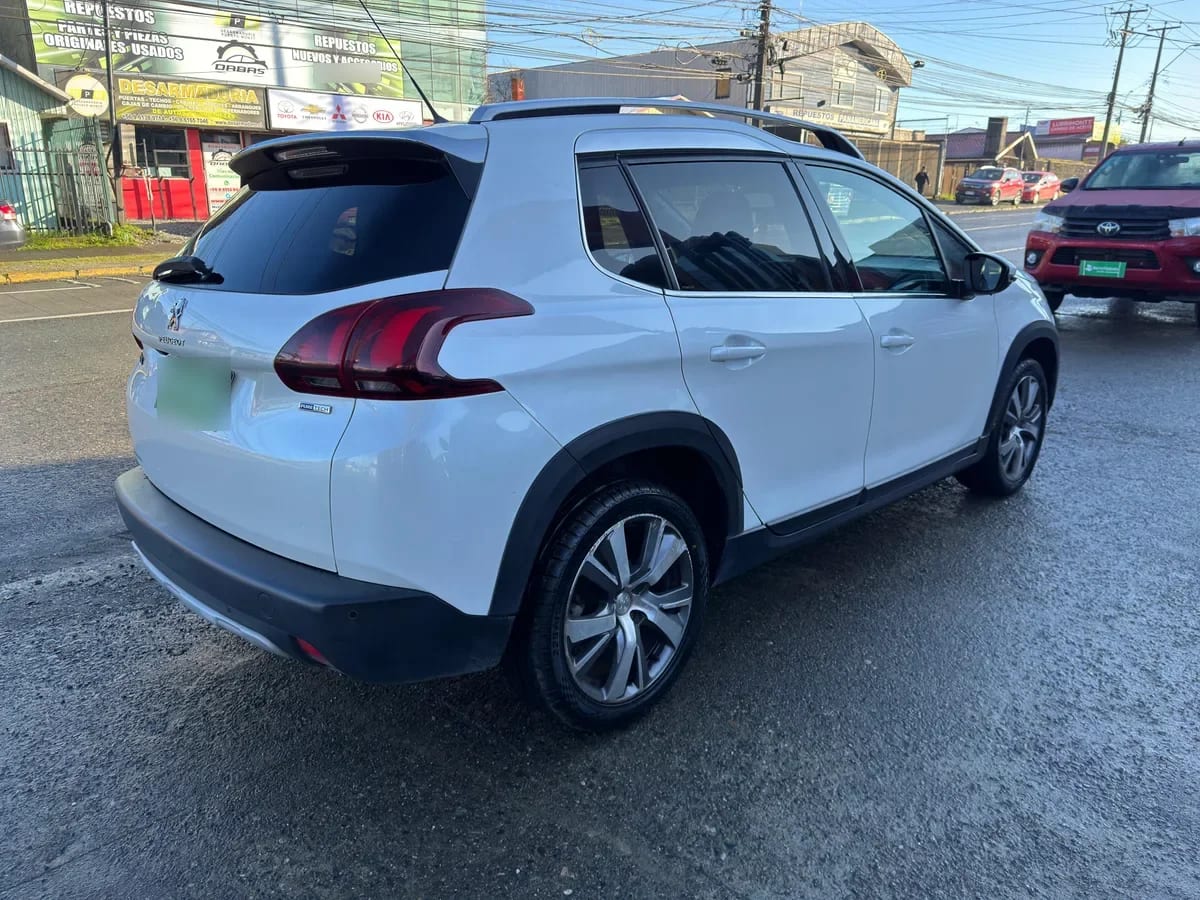 Peugeot 2008 Blue Hdi 130 Eat8 1.5 Aut año 2023