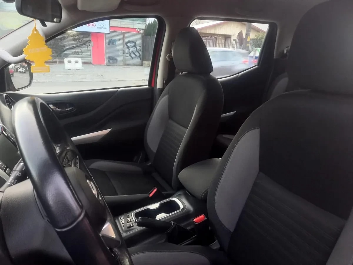 Nissan NAVARA D Cab Mt 4x4 2.3 año 2022
