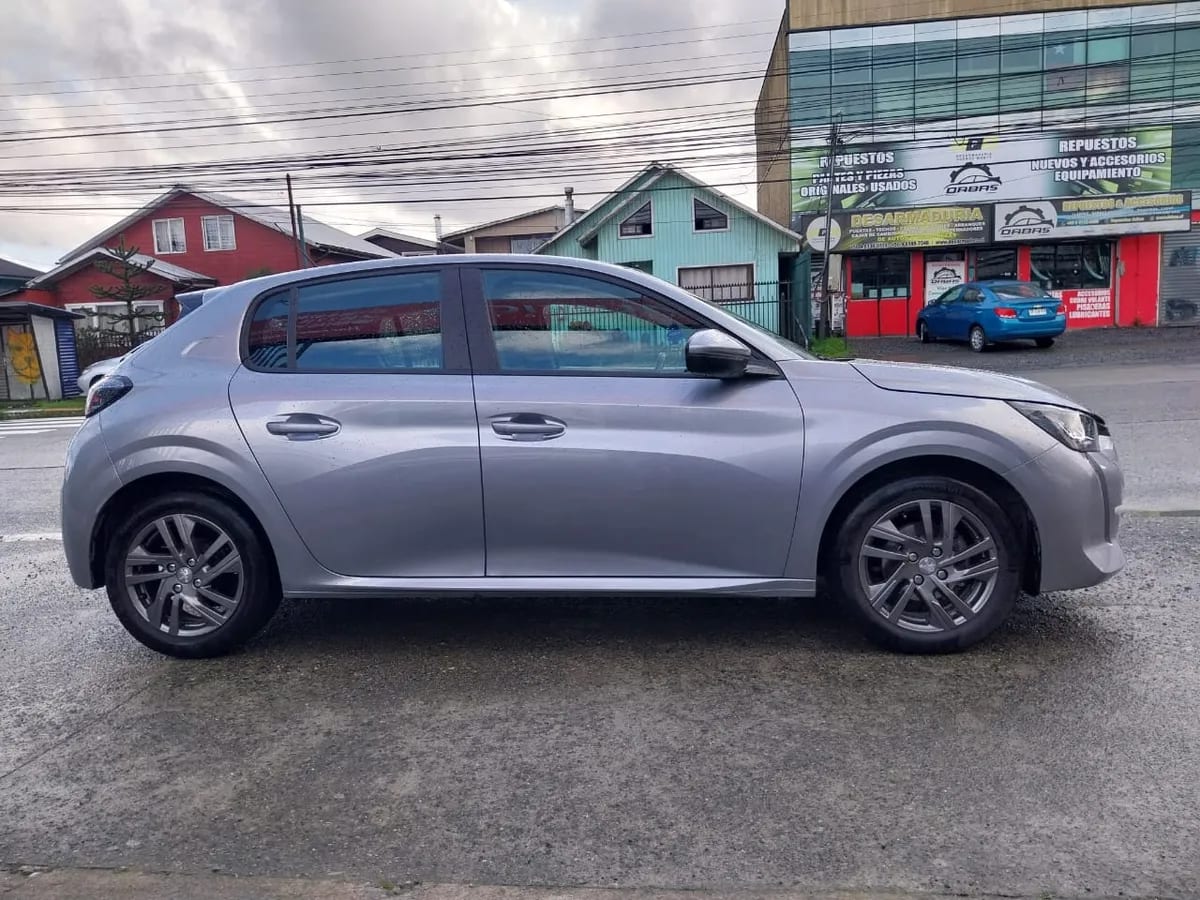 Peugeot 208 Puretech 75 1.2 año 2022