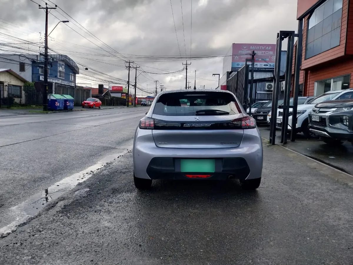 Peugeot 208 Puretech 75 1.2 año 2022