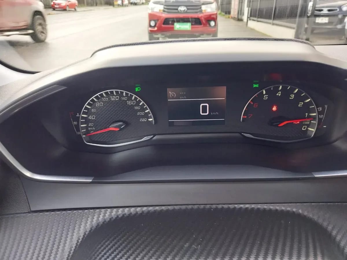 Peugeot 208 Puretech 75 1.2 año 2022