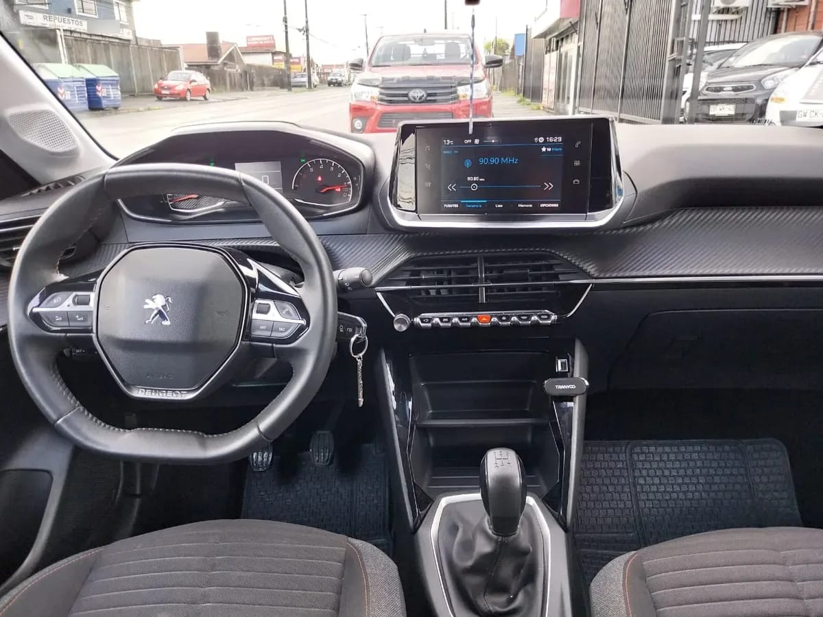 Peugeot 208 Puretech 75 1.2 año 2022