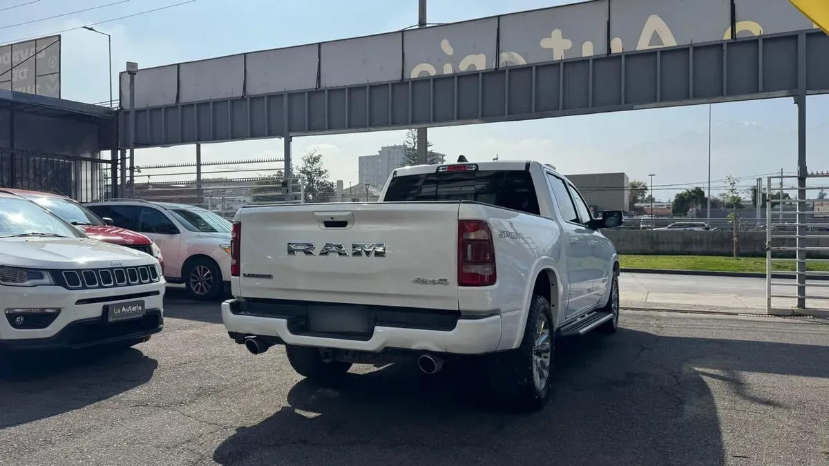 Ram 1500 Laramie Crew Cab Sport año 2023