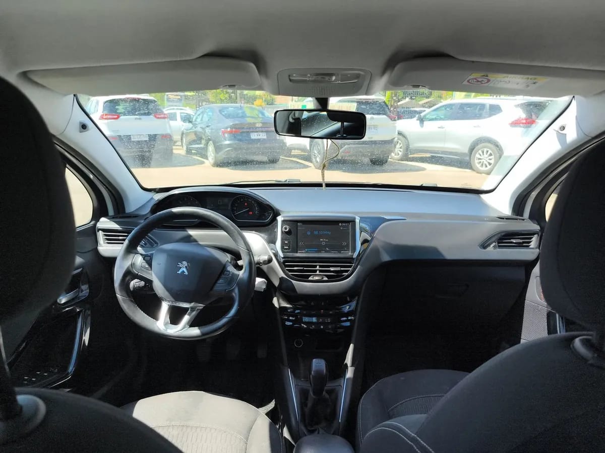 Peugeot 208 1.2 Active Pack Puretech 4x2 Hb 82hp E6 Mt 5p año 2018