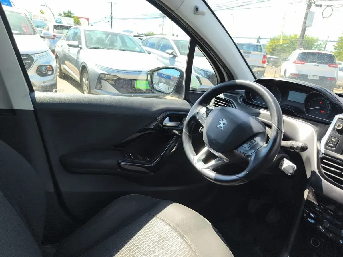 Peugeot 208 1.2 Active Pack Puretech 4x2 Hb 82hp E6 Mt 5p año 2018