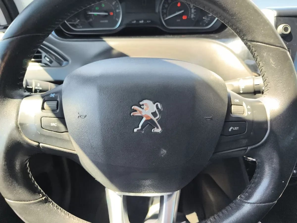 Peugeot 208 1.2 Active Pack Puretech 4x2 Hb 82hp E6 Mt 5p año 2018