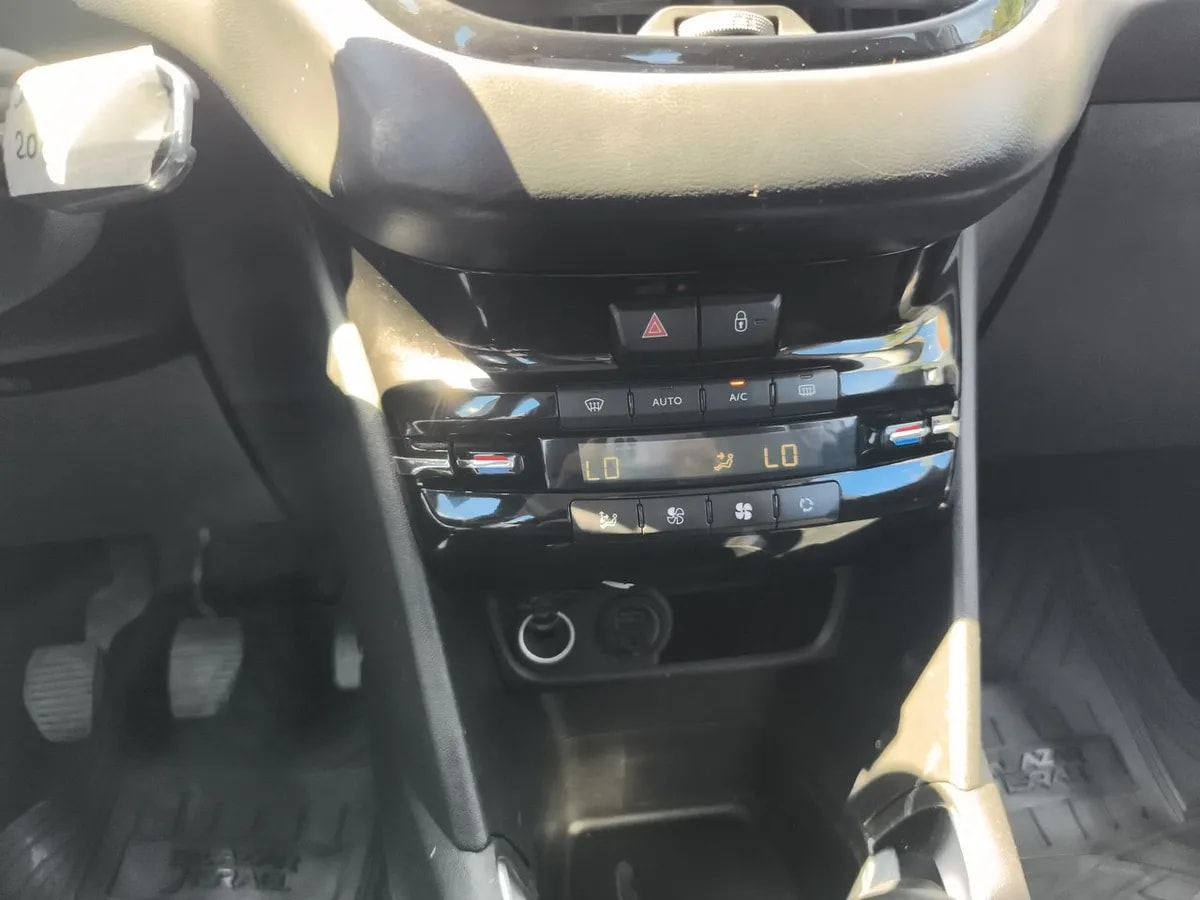 Peugeot 208 1.2 Active Pack Puretech 4x2 Hb 82hp E6 Mt 5p año 2018