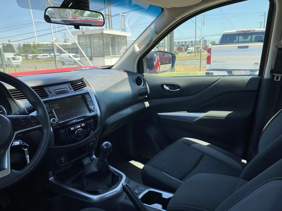 Nissan Navara 2.3d Xe Diesel 4x2 Dob.cab. Mt 4p año 2024