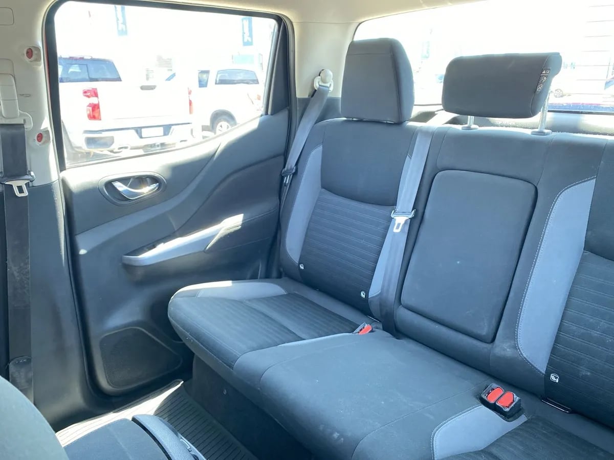 Nissan Navara 2.3d Xe Diesel 4x2 Dob.cab. Mt 4p año 2024