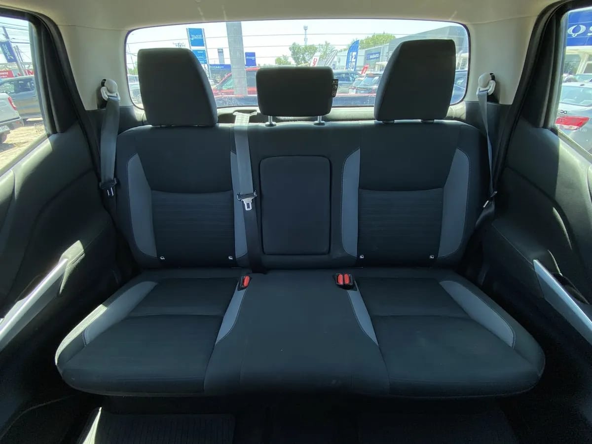 Nissan Navara 2.3d Xe Diesel 4x2 Dob.cab. Mt 4p año 2024