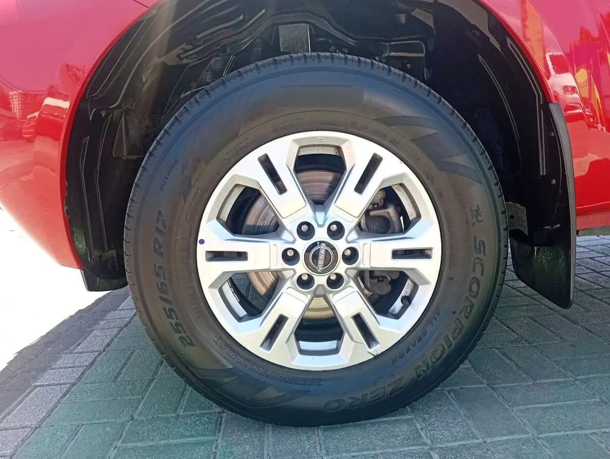 Nissan Navara 2.3d Xe Diesel 4x2 Dob.cab. Mt 4p año 2024