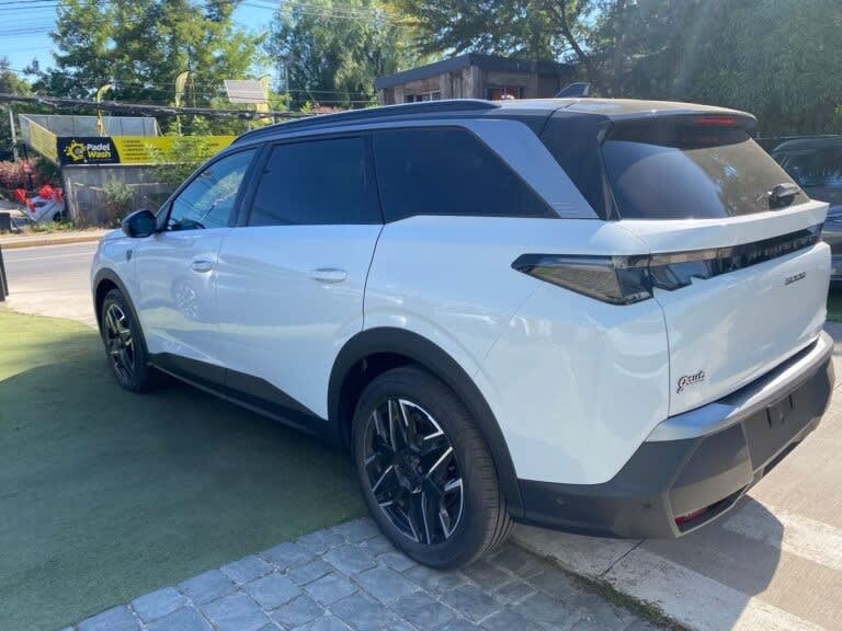 Peugeot 5008 1.2 Gt Hybrid 136hp At Hibrido año 2026