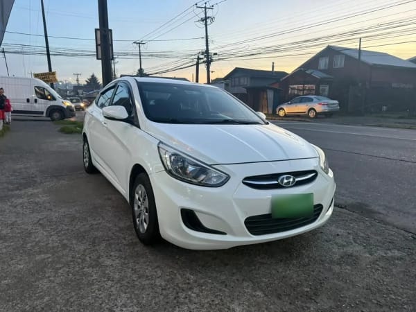 HYUNDAI ACCENT 1.6 Rb Sdn Gls 2ab Abs Mt año 2015 HYUNDAI ACCENT 1.6 Rb Sdn Gls 2ab Abs Mt año 2015