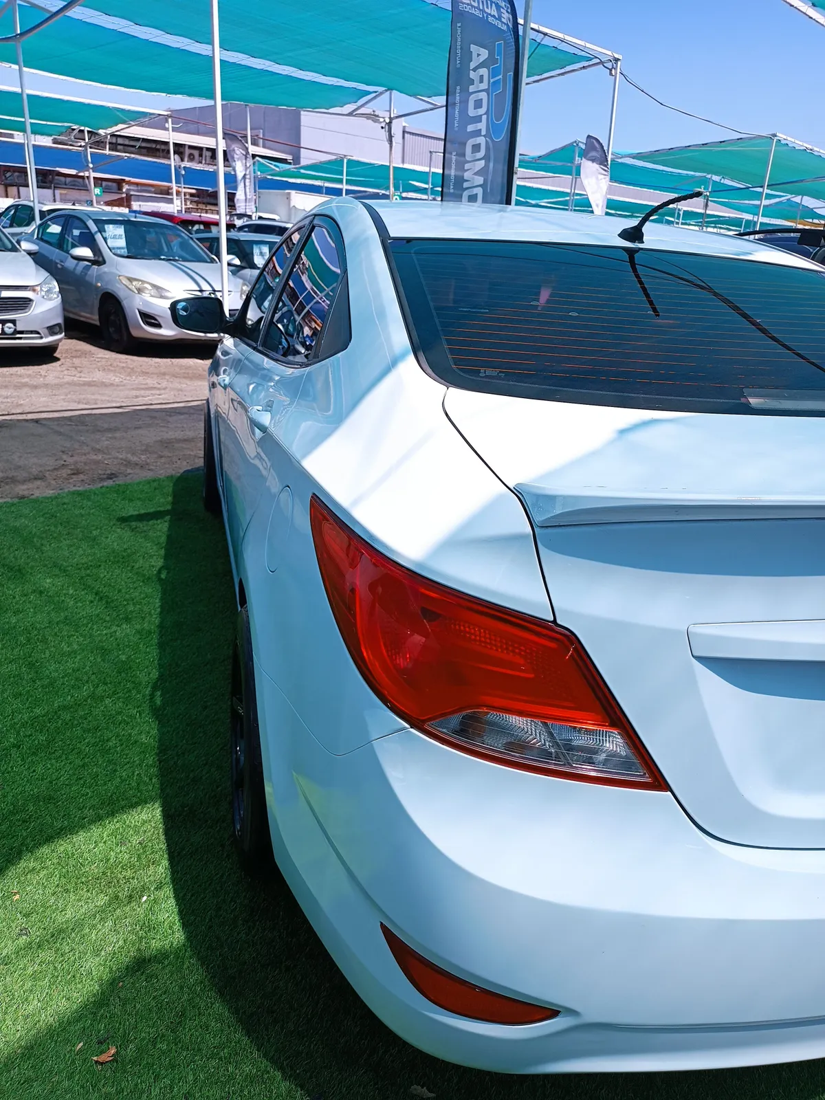 HYUNDAI ACCENT 1.4 Rb 5dr 6mt Gl Ac 2ab Mt 4x2 año 2017