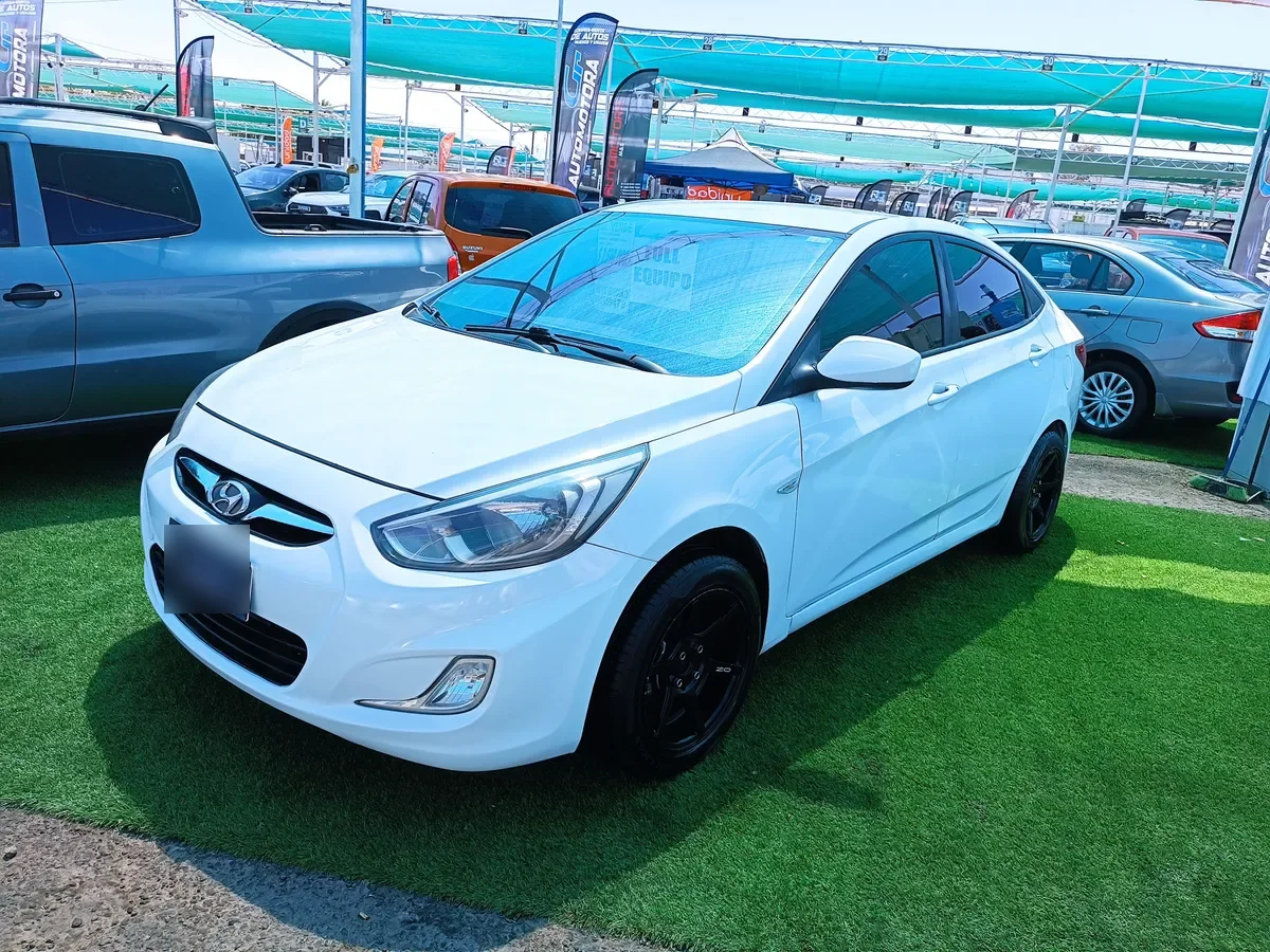 HYUNDAI ACCENT 1.4 Rb 5dr 6mt Gl Ac 2ab Mt 4x2 año 2017