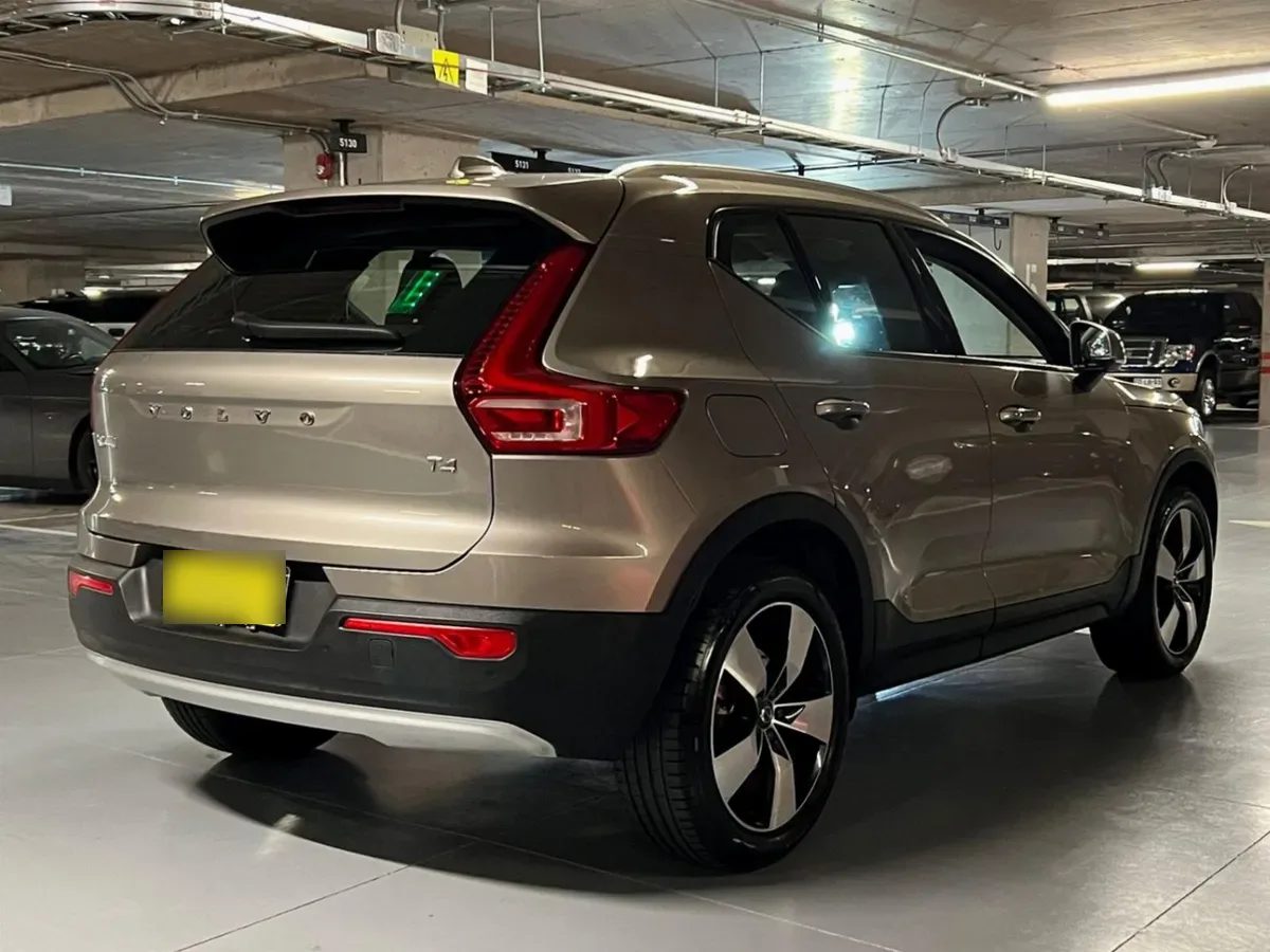 VOLVO XC40 2.0 B4 Plus At 4x4 año 2022