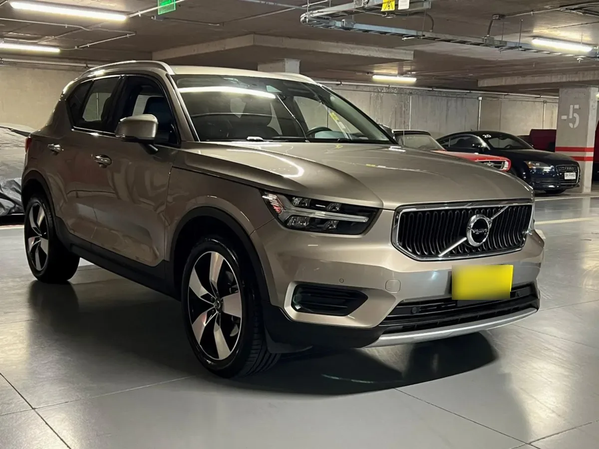 VOLVO XC40 2.0 B4 Plus At 4x4 año 2022