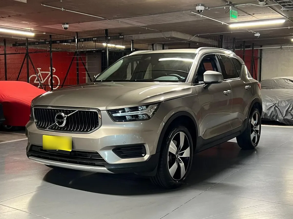 VOLVO XC40 2.0 B4 Plus At 4x4 año 2022
