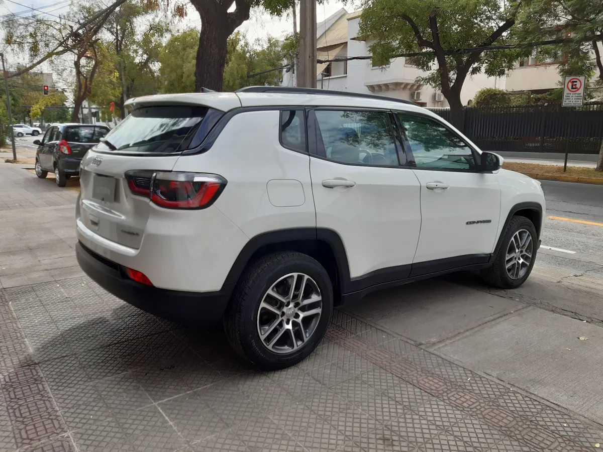 JEEP COMPASS 2.4 Longitude At año 2021