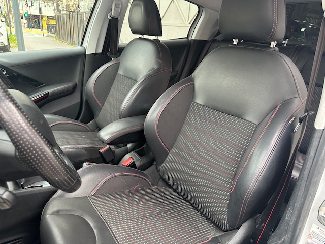 PEUGEOT 208 1.2 Active Pack Puretech 110 Hp E6 At año 2017