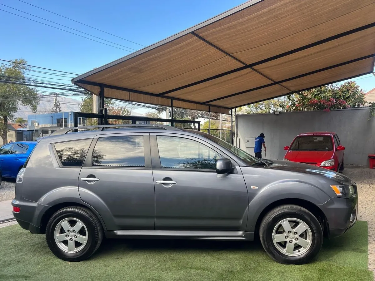 MITSUBISHI OUTLANDER 2.4 K2 Gl Mt 4x2 año 2012