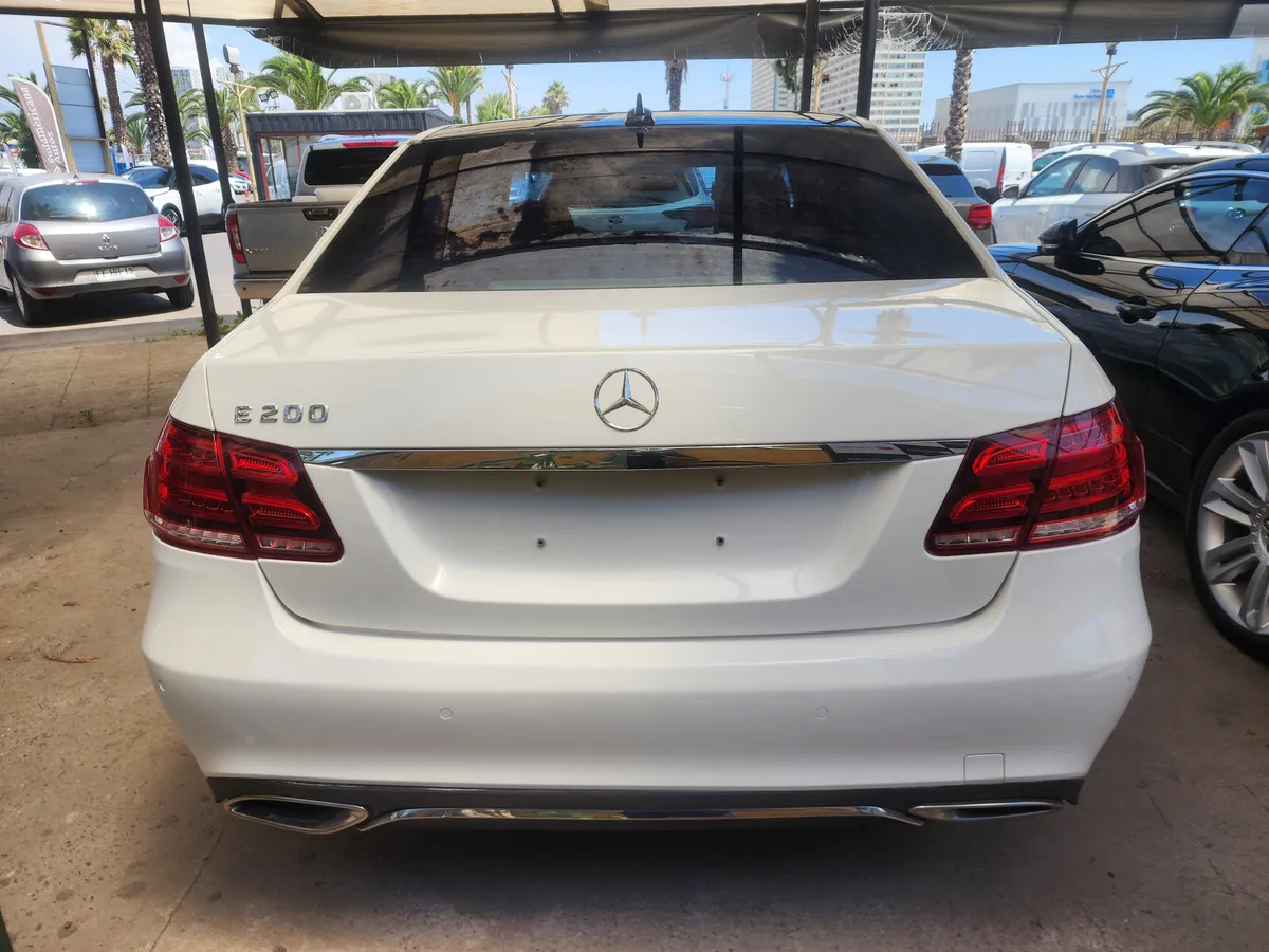 MERCEDES BENZ E200 1.8 At año 2014
