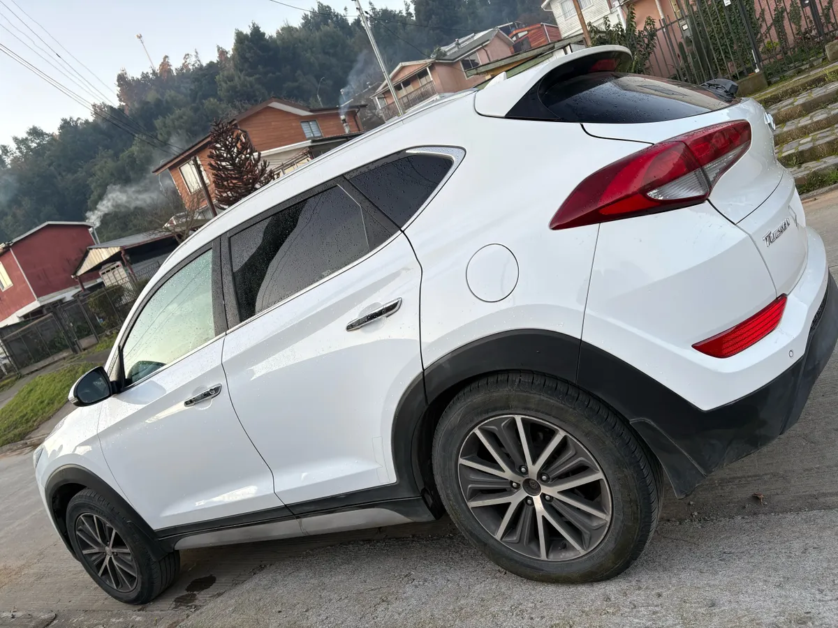 HYUNDAI TUCSON 2.0 Lm P/e 5dr Gl Ac 2ababs At 4x4 año 2017