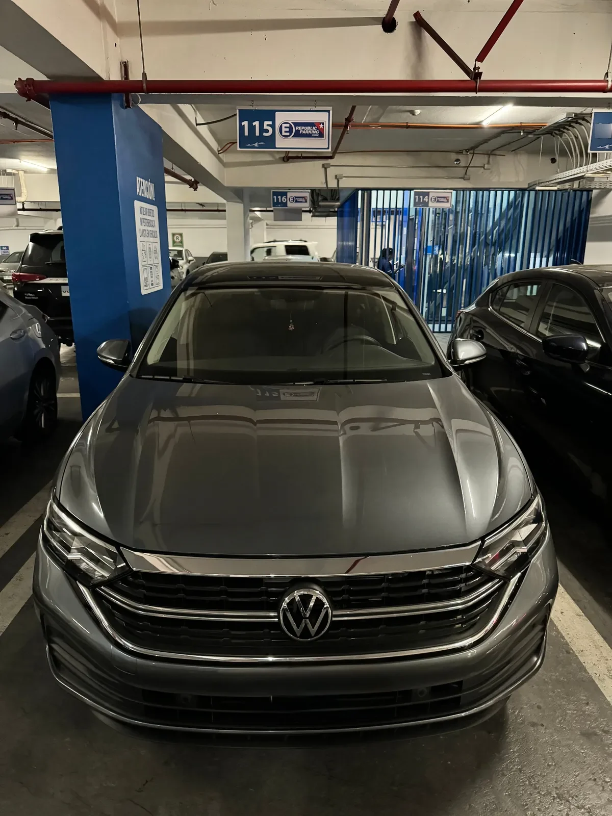 VOLKSWAGEN JETTA 1.4 Comfortline Sky At año 2024