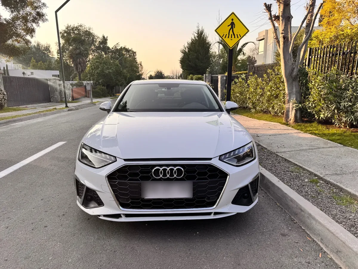 AUDI A4 2.0 40 Tfsi Sport At año 2022