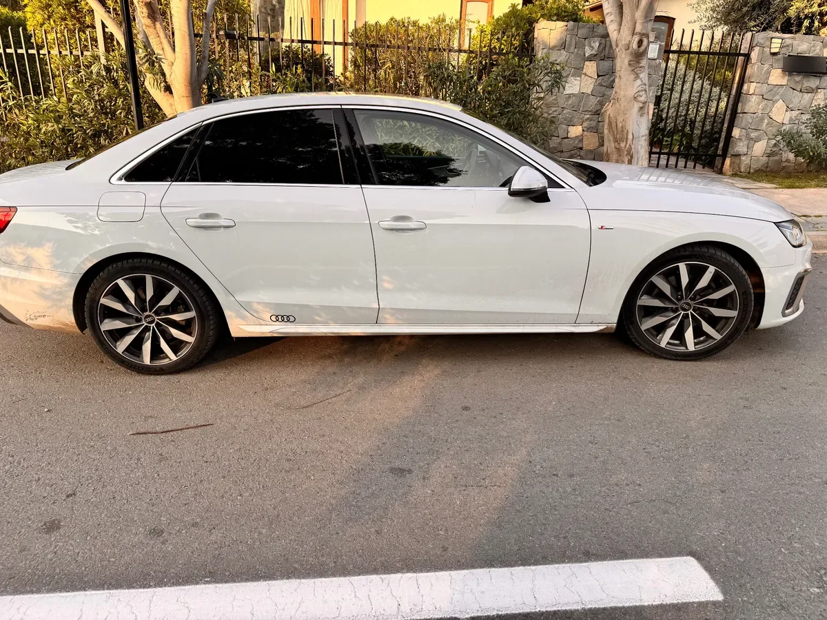 AUDI A4 2.0 40 Tfsi Sport At año 2022