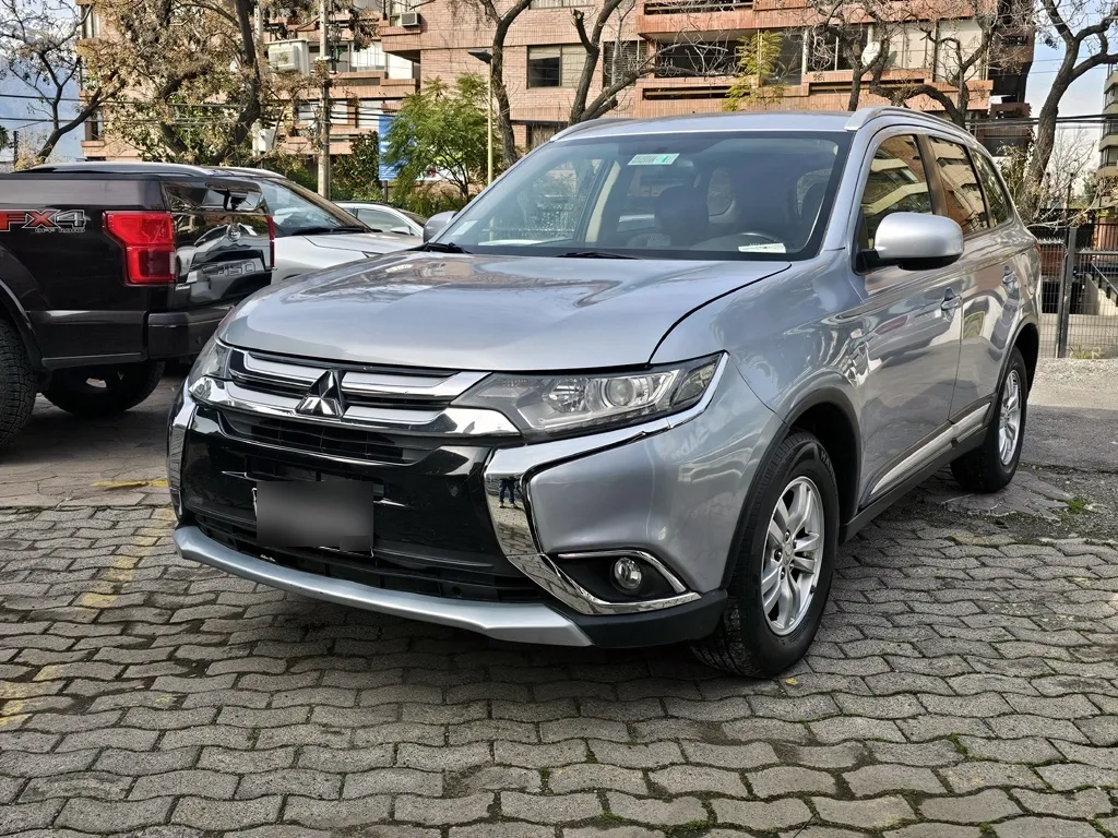 MITSUBISHI OUTLANDER 2.4 Gls At 4x4 año 2017