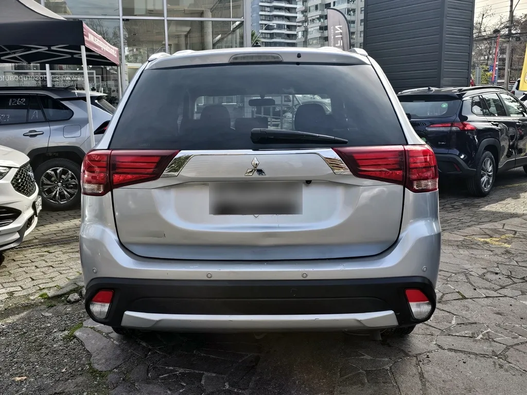MITSUBISHI OUTLANDER 2.4 Gls At 4x4 año 2017