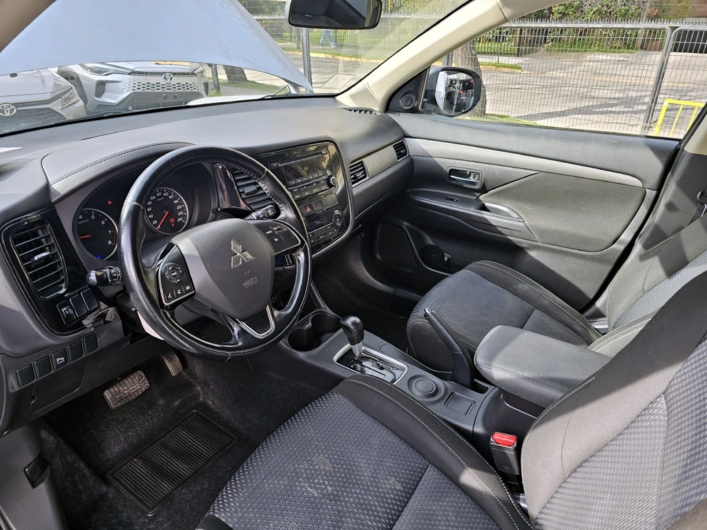 MITSUBISHI OUTLANDER 2.4 Gls At 4x4 año 2017