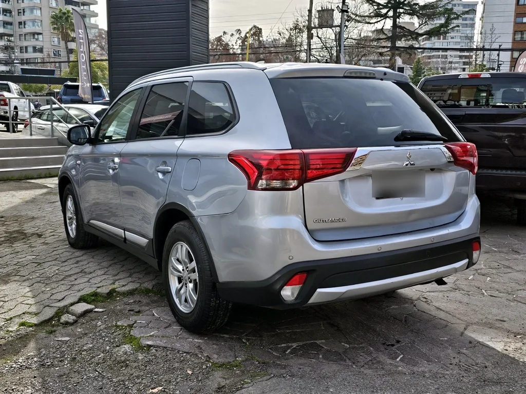 MITSUBISHI OUTLANDER 2.4 Gls At 4x4 año 2017